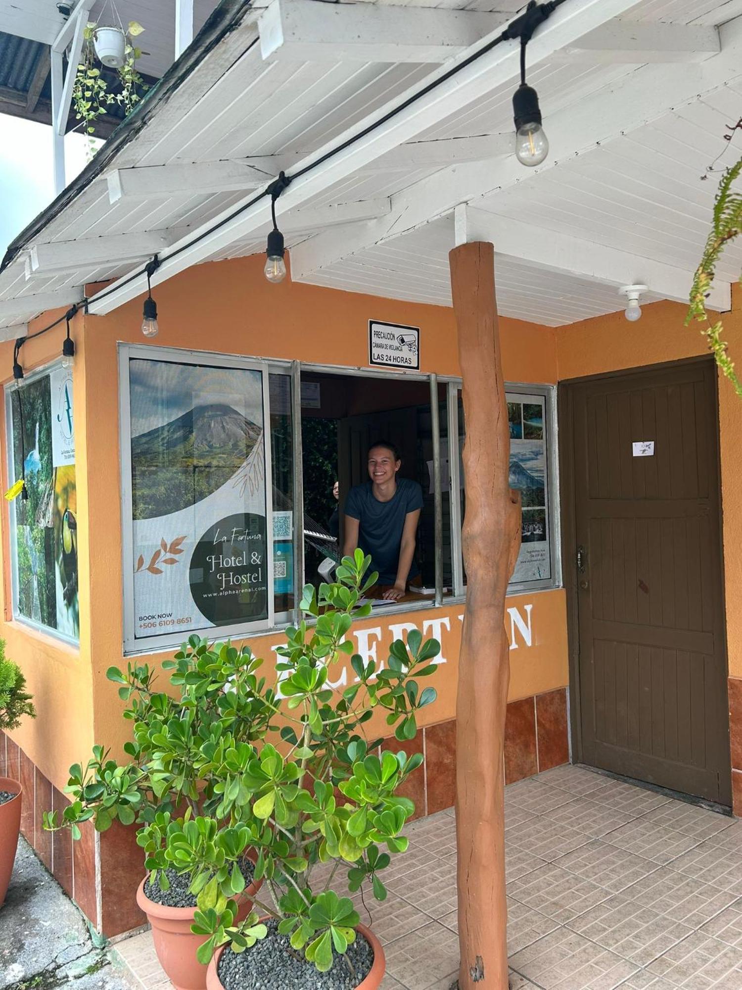 Hostel Alpha Arenal La Fortuna Exterior foto